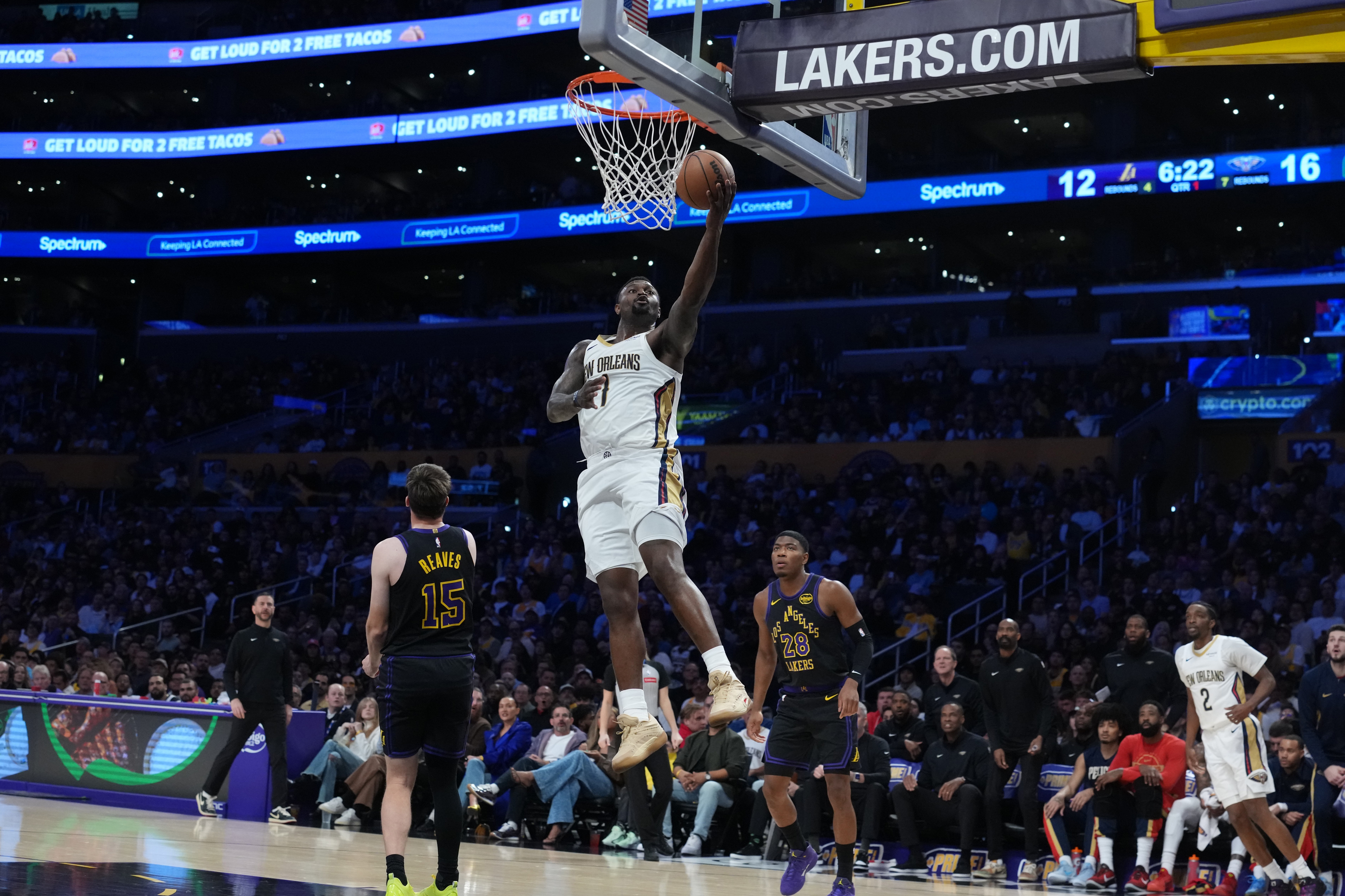 里夫斯：我可不会去造锡安的进攻犯规 赶紧躲开就对了